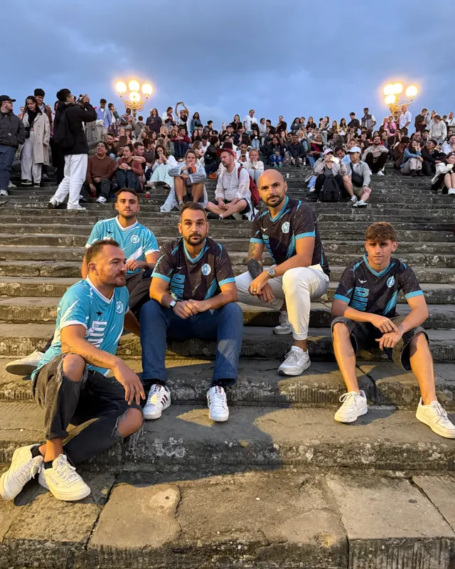 Giocatori della DINAMO sui gradini di Piazzale Michelangelo