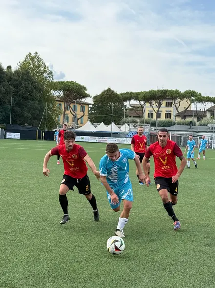 Slalom tra due maglie rosse