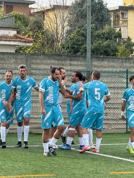 Abbracci dopo il gol