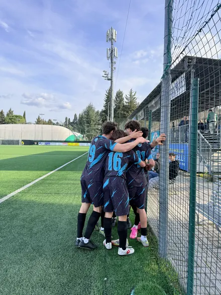 Abbraccio contro la rete