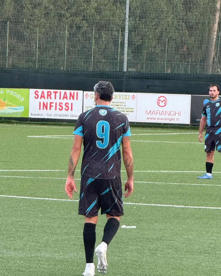 Il 9 di spalle