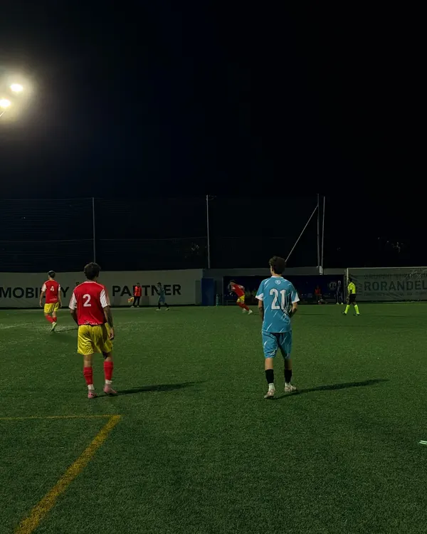 Il Campo Bartolozzi illuminato durante una partita serale