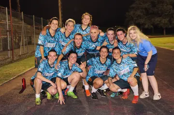 La squadra femminile in notturna