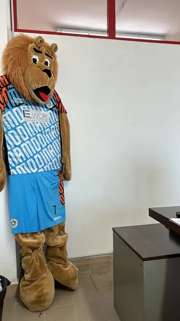 La mascotte all'inizio della stagione 2023/24