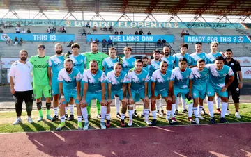 Foto di squadra in turchese