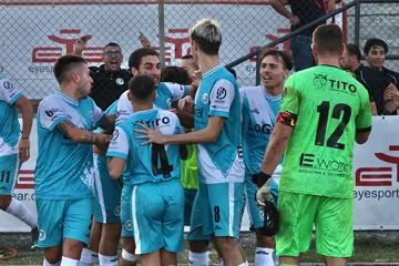 Anche il portiere si unisce alla festa