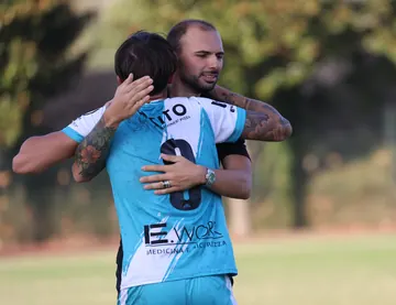 Abbraccio a fine partita