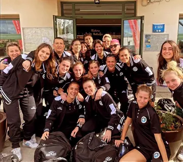 La squadra femminile nello spogliatoio
